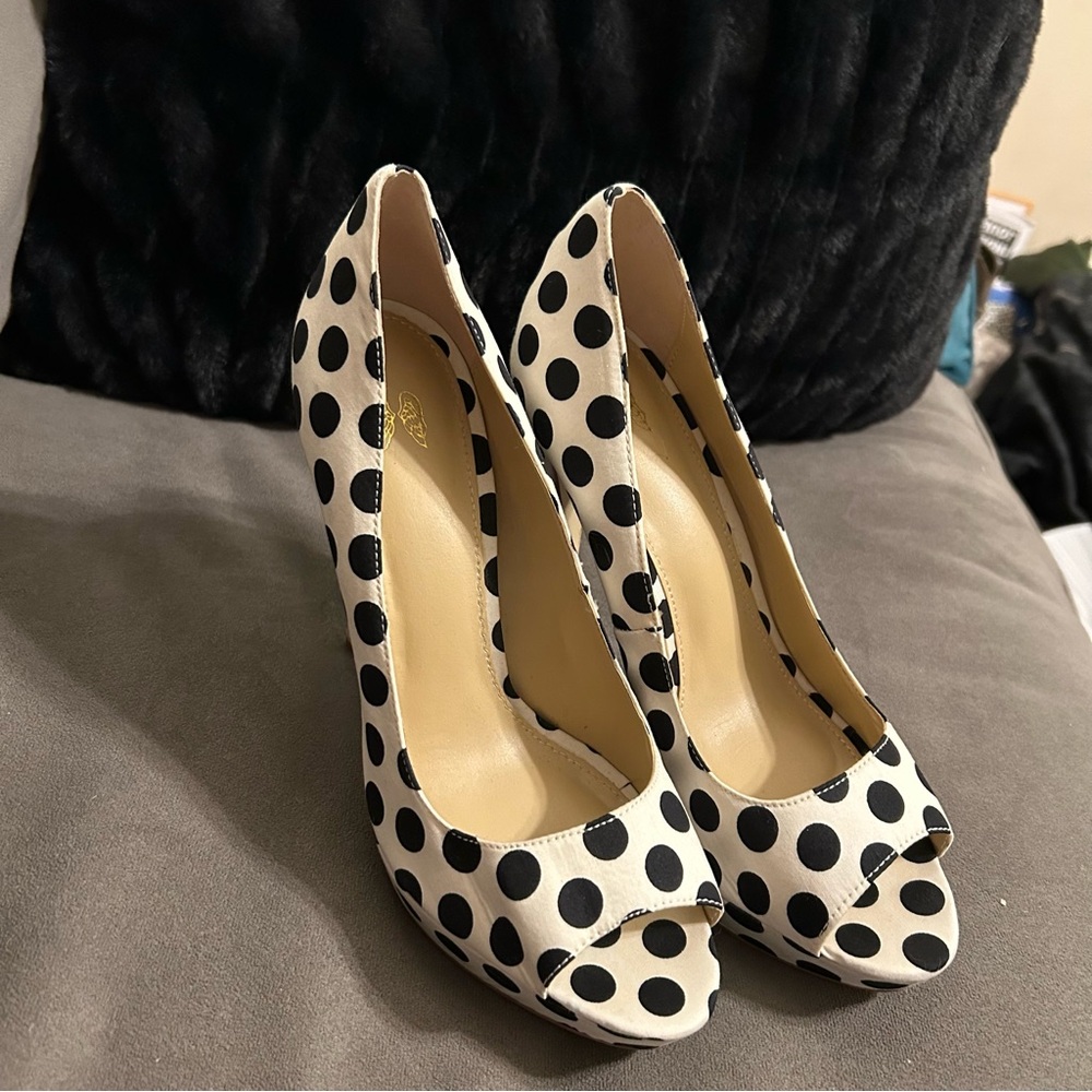 Victoria’s Secret Polka Dot Peep Toe Stilettos Size 8B Cream and Black
